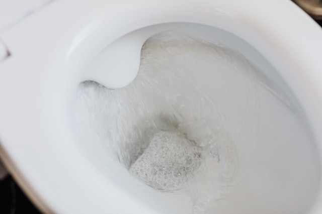 Kalkaanslag in de wc verwijderen